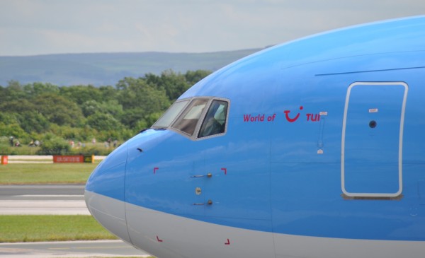 tui manchester airport taxi from telford airplane 1645224